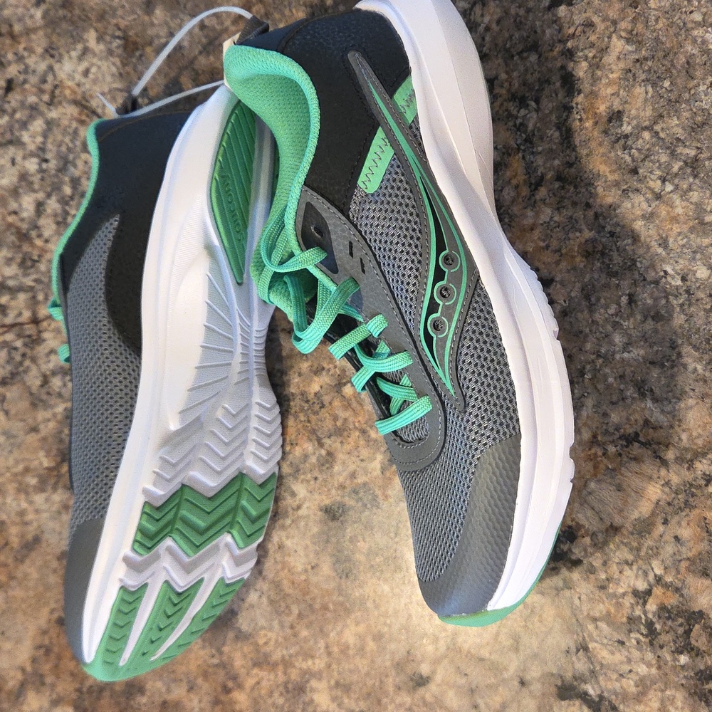Saucony Size 5 Youth Boy's NEW Gray and Green Athletic Running Shoes